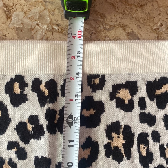 TCEC Leopard sweater knit skirt NWT Medium - Picture 3 of 5